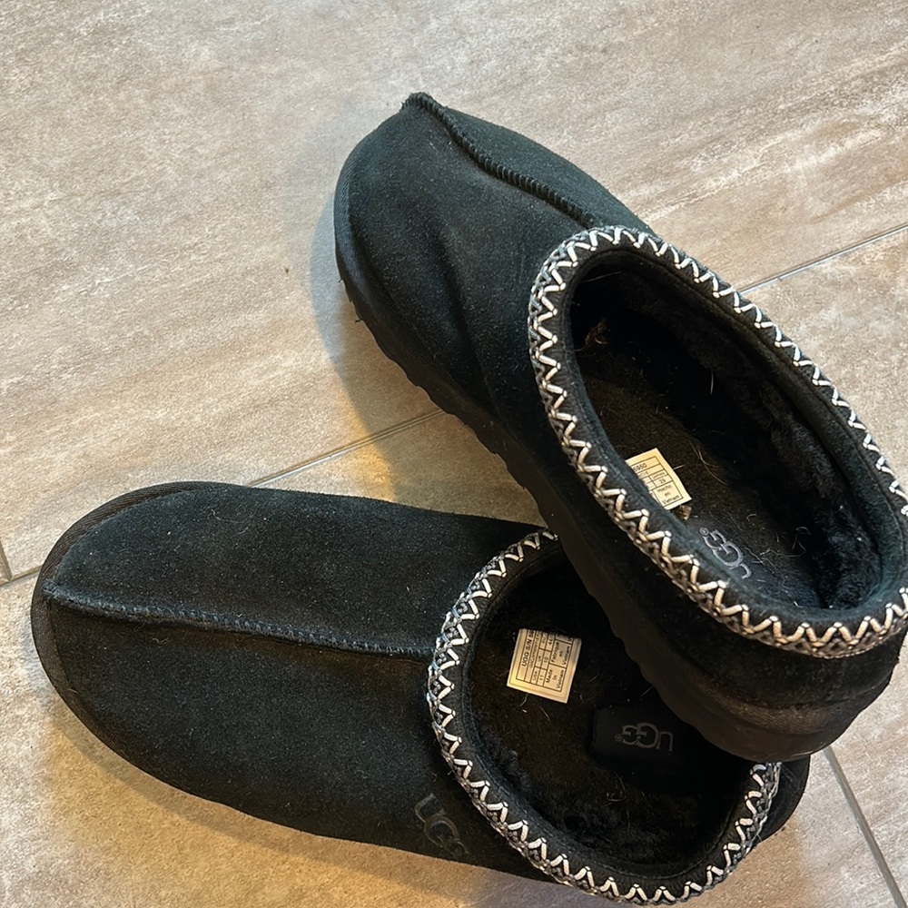 Men’s UGG Tasman slipper size 11